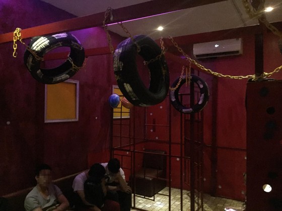 Phá "động" mại dâm đồng tính tại quận 3 ảnh 3