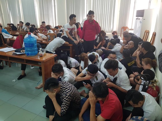 Đột kích quán bar ở trung tâm, phát hiện hơn 200 'dân chơi' sử dụng ma túy ảnh 6