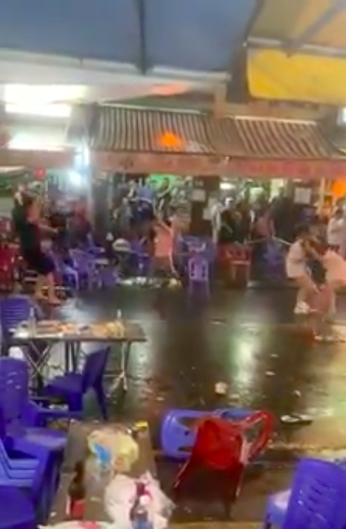 Hai nhóm thanh niên hỗn chiến ở khu phố Tây quận 1 ảnh 1