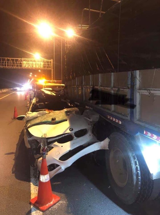 Tài xế ô tô tử vong sau va chạm với xe tải trên cao tốc TPHCM - Long Thành - Dầu Giây ảnh 1