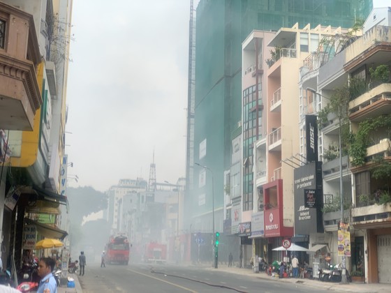 Cháy ở công trình tại quận 1 ảnh 1