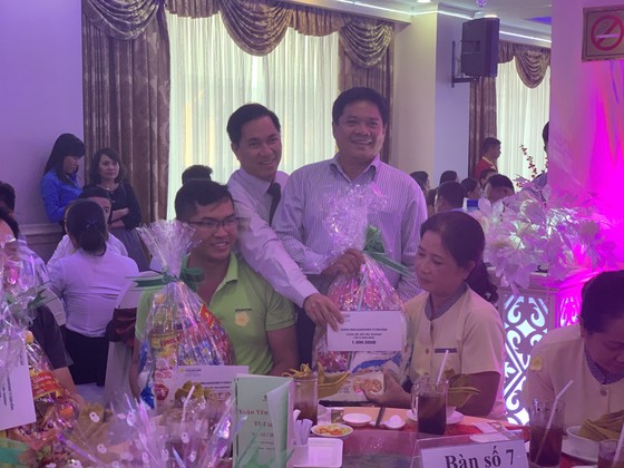 Xuân kết nối yêu thương, Saigontourist Group trao 154 phần quà tết cho người lao động ảnh 5