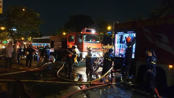  Cháy xe khách, giao thông ùn ứ kéo dài ở quận Tân Bình ảnh 2