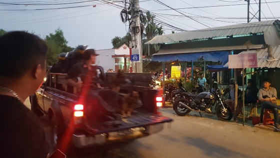 Thứ trưởng Bộ Công an tới hiện trường nơi công an vây bắt kẻ nổ súng ở Củ Chi ảnh 1