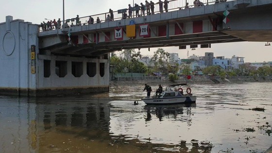 Hai vợ chồng nhảy kênh Tàu Hủ mất tích ảnh 1