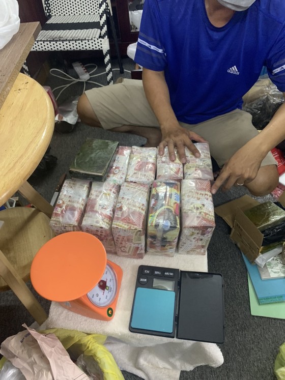 Hành trình phá đường dây ma tuý ở trung tâm TPHCM thu 50 bánh heroin, 35kg ma tuý đá... ảnh 5