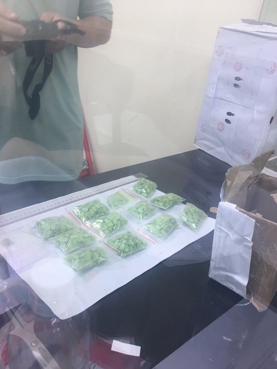 Triệt phá băng nhóm buôn bán ma tuý lớn ở TPHCM, thu hơn 10kg ma tuý đá ảnh 4
