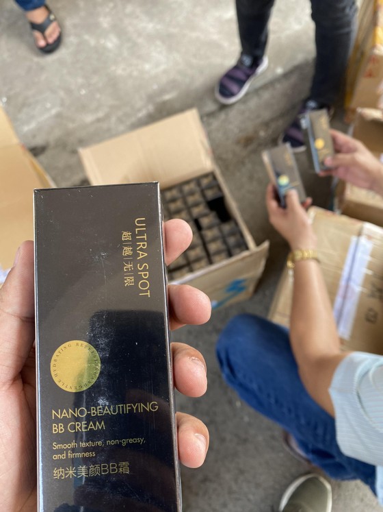 Phát hiện kho chứa hơn 5.000 hộp mỹ phẩm không rõ nguồn gốc xuất xứ ở TPHCM ảnh 2