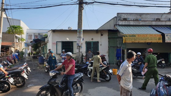 Vụ phóng hỏa đốt phòng trọ khiến 3 người tử vong: Camera ghi hình đối tượng châm lửa đốt ảnh 2