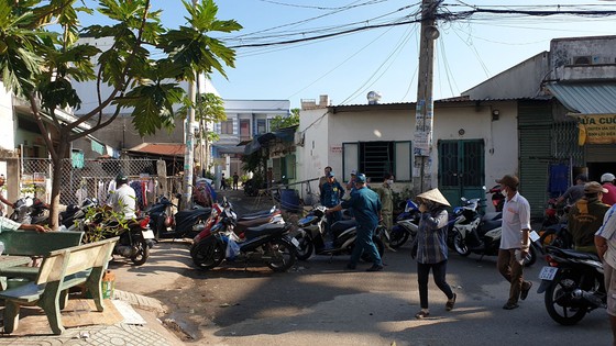 Vụ phóng hỏa đốt phòng trọ khiến 3 người tử vong: Camera ghi hình đối tượng châm lửa đốt ảnh 3