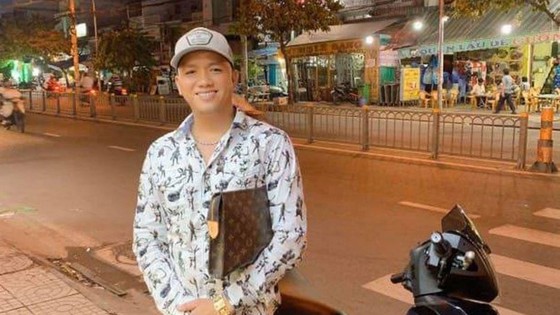 Bị can gây ra vụ 'băng áo cam' đập phá quán nhậu ở quận Bình Tân ra đầu thú ảnh 1