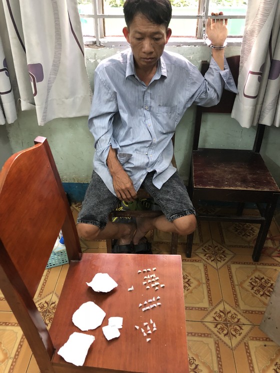 Triệt phá ổ buôn bán ma túy của ông chủ quán cơm bình dân tại quận Bình Tân ảnh 1