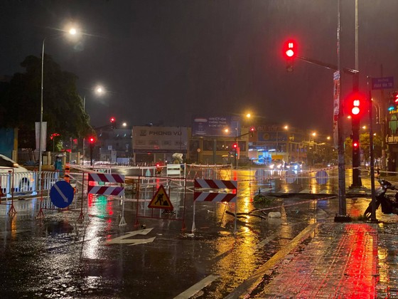 “Hố tử thần” xuất hiện trên đường phố sau cơn mưa lớn ở quận Gò Vấp ảnh 5