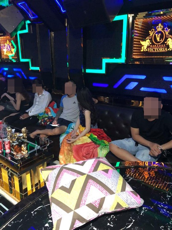 Kiểm tra quán karaoke Victoria ở quận Bình Tân, phát hiện 33 “dân chơi” dương tính chất ma tuý ảnh 1