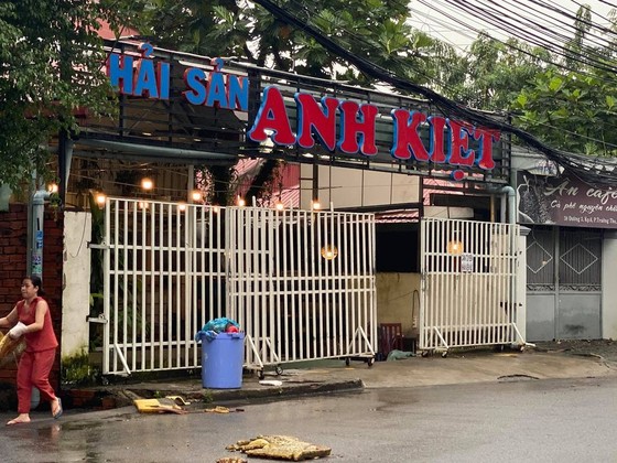 Tạm giữ 3 thanh niên đánh chết cụ ông ở quán nhậu ảnh 1