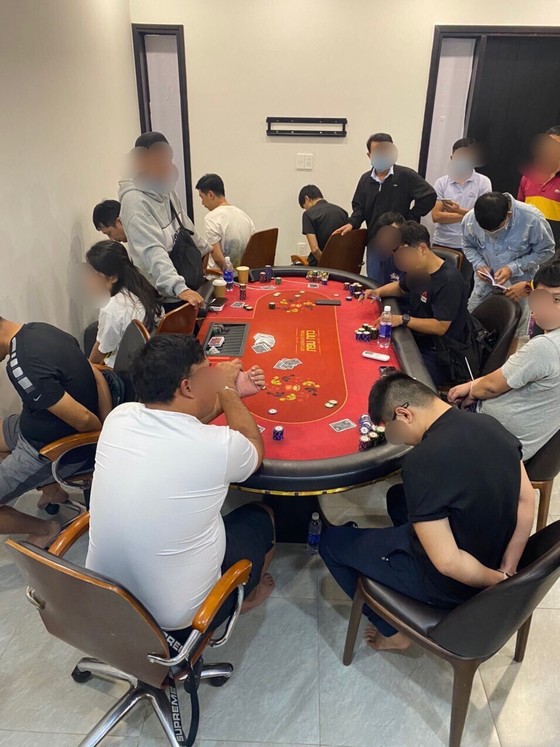 Phá sòng Poker trong khu dân cư Palm Residence ở quận 2 ảnh 1