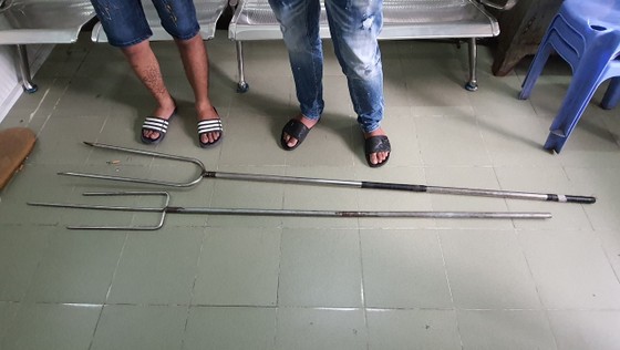 Bắt 2 đối tượng trong nhóm côn đồ truy sát người đàn ông ở quận Bình Tân ảnh 4