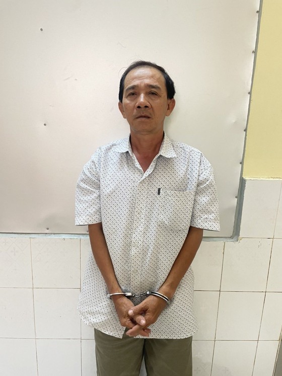 Hai cha con giả Cảnh sát hình sự để cướp tài sản ở huyện Hóc Môn ảnh 1