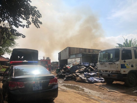 Cháy bãi phế liệu tại phường Long Thạnh Mỹ, TP Thủ Đức ảnh 2