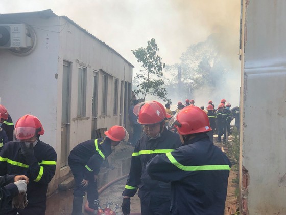 Cháy bãi phế liệu tại phường Long Thạnh Mỹ, TP Thủ Đức ảnh 3