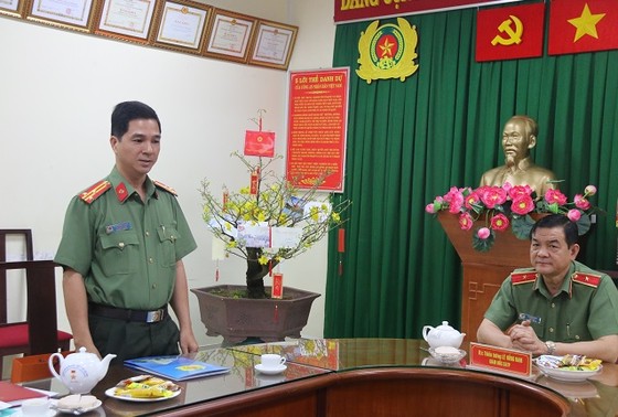 Thiếu tướng Lê Hồng Nam thăm, chúc tết cán bộ chiến sĩ Phòng Tham mưu Công an TPHCM ảnh 1