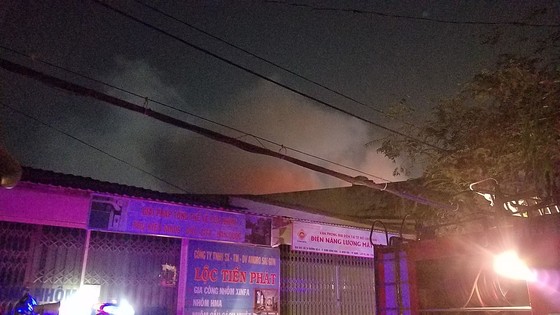 Cháy vựa thu mua phế liệu ở quận Bình Tân ảnh 1