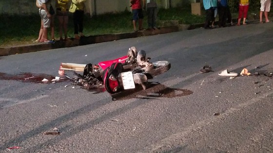 Va chạm 2 xe máy khiến 2 người chết, 2 người trọng thương ở huyện Bình Chánh ảnh 1