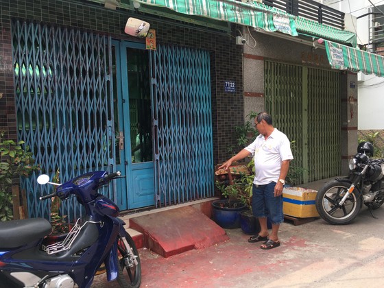  Một nhà dân liên tục bị “khủng bố” bằng sơn ở quận Bình Tân ảnh 2