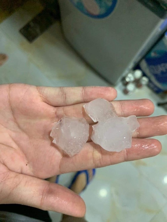 Xuất hiện mưa lớn kèm hạt đá ở TPHCM ảnh 5