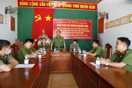 Thăm hỏi, động viên cán bộ Trường Đại học CSND làm nhiệm vụ ở các xã biên giới ảnh 1