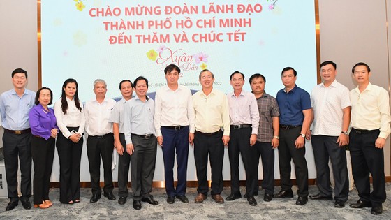 Phó Chủ tịch Thường trực UBND TPHCM Lê Hoà Bình thăm, chúc tết các gia đình nguyên là lãnh đạo nhà nước, thành phố ảnh 3