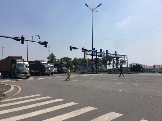 Kẹt xe nghiêm trọng trên tuyến xa lộ Hà Nội  ảnh 12