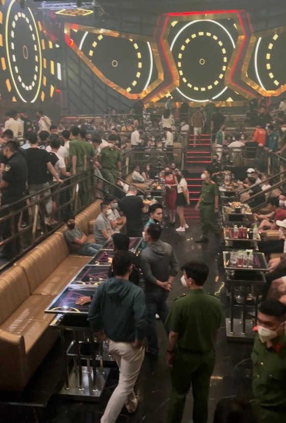 Phát hiện 50 'dân chơi' dương tính với ma túy trong quán bar ở quận Tân Phú ảnh 2
