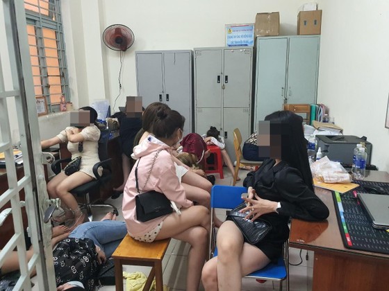 Phát hiện 50 'dân chơi' dương tính với ma túy trong quán bar ở quận Tân Phú ảnh 3