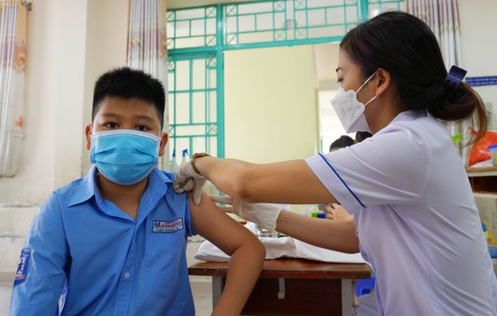 TPHCM: Ngày đầu triển khai tiêm vaccine Covid-19 cho học sinh tiểu học ảnh 5