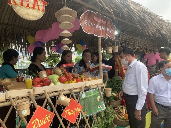 Khai mạc Tuần lễ trái cây 'trên bến dưới thuyền' ở quận 8 ảnh 4