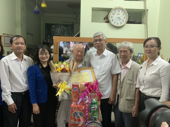 Lãnh đạo TPHCM thăm, chúc thọ người cao tuổi tiêu biểu ở quận Gò Vấp  ảnh 2