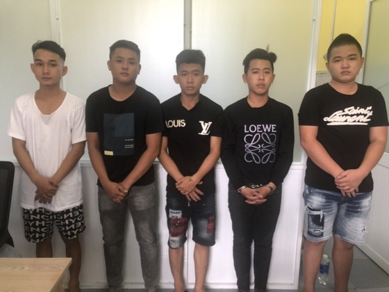 Bắt 17 đối tượng tham gia hỗn chiến ở TP Thủ Đức ảnh 2