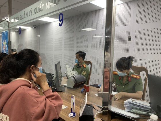  Thượng tá Nguyễn Đức Nghiệm: Hộ chiếu cũ còn hạn vẫn sử dụng xuất cảnh bình thường ảnh 4