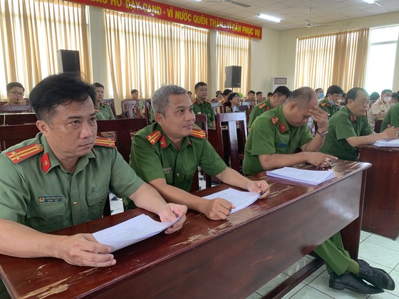  Tuyên dương 46 cán bộ chiến sĩ gương điển hình lực lượng CSND Công an quận Tân Bình ảnh 1