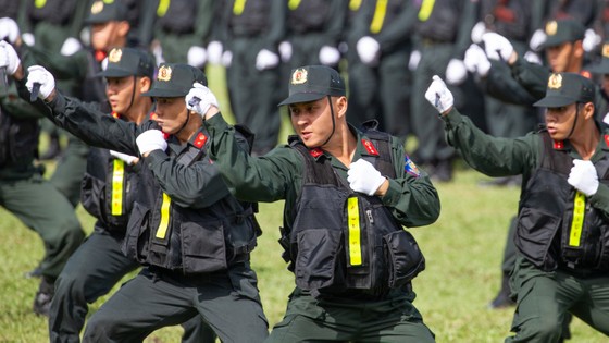 Ra mắt Trung đoàn Cảnh sát cơ động dự bị chiến đấu thuộc Công an TPHCM ảnh 17