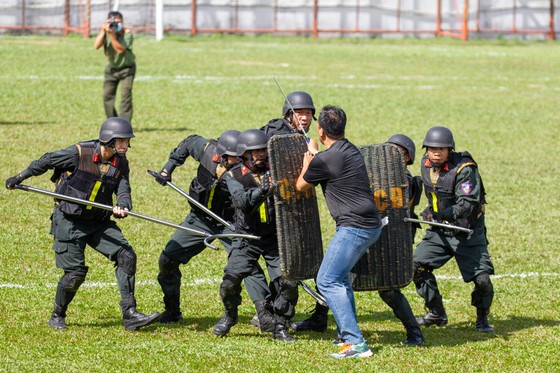 Ra mắt Trung đoàn Cảnh sát cơ động dự bị chiến đấu thuộc Công an TPHCM ảnh 23