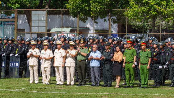 Ra mắt Trung đoàn Cảnh sát cơ động dự bị chiến đấu thuộc Công an TPHCM ảnh 1
