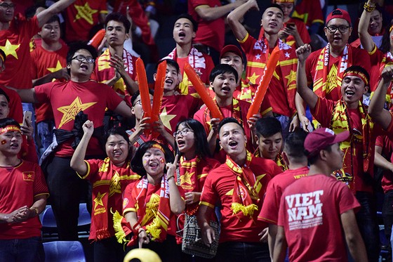 CĐV Việt Nam tin vào chiến thắng đậm trước Campuchia ảnh 3