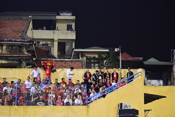 Những cách cổ vũ chỉ có ở Việt Nam dành cho tình yêu bóng đá ảnh 4