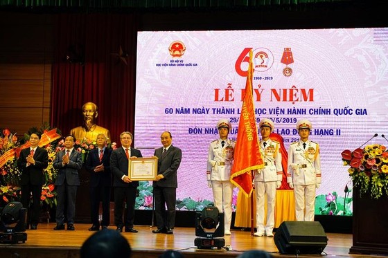Thủ tướng trao Huân chương Lao động hạng Nhì cho Học viện Hành chính Quốc gia ảnh 1