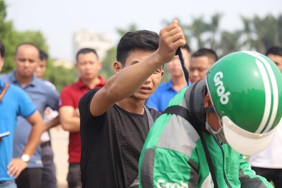 Dựng lại hiện trường hai nghi phạm sát hại tài xế Grab ảnh 4