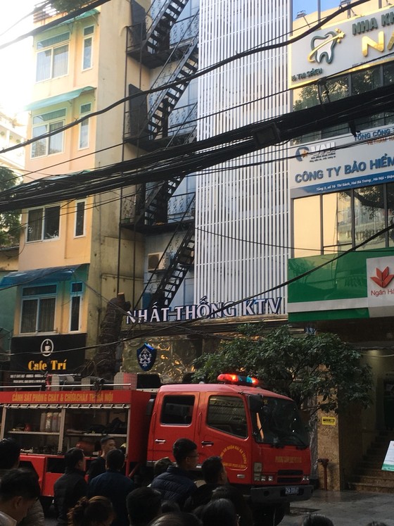 Cháy lớn tại quán karaoke trên phố Thi Sách ảnh 2