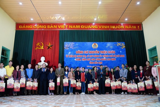 Đồng chí Nguyễn Thiện Nhân thăm và tặng quà tại tỉnh Bắc Kạn nhân dịp Xuân Canh Tý ảnh 14