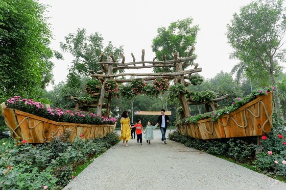 Dịp Tết thưởng thức 'Bản giao hưởng mùa xuân' lung linh tại Ecopark ảnh 1